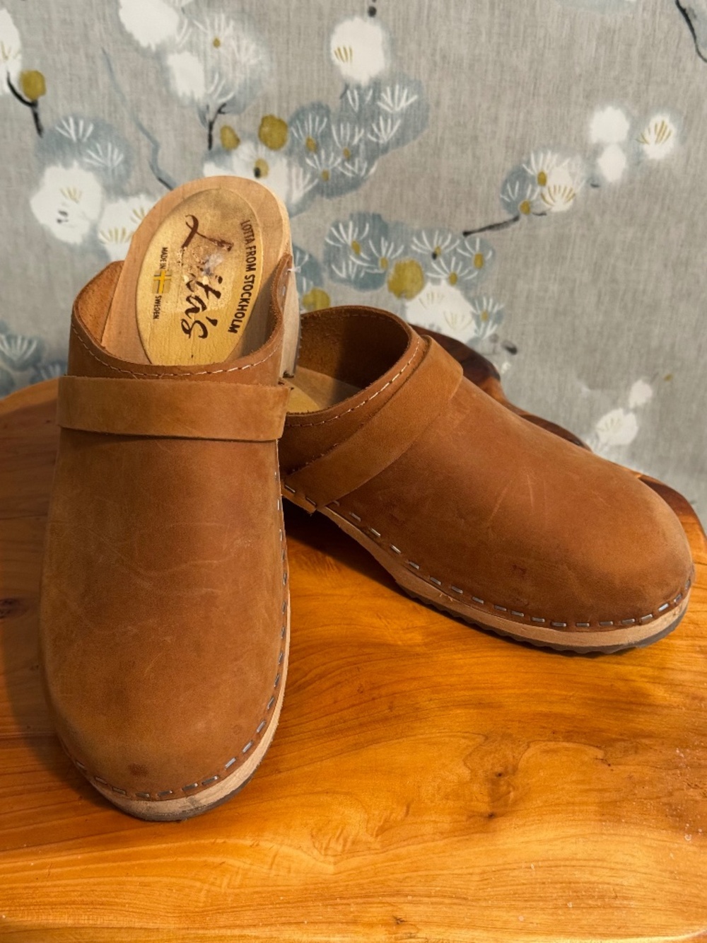 Lotta's Swedish Clogs EU Size 37 Tan/Brown Nubuck